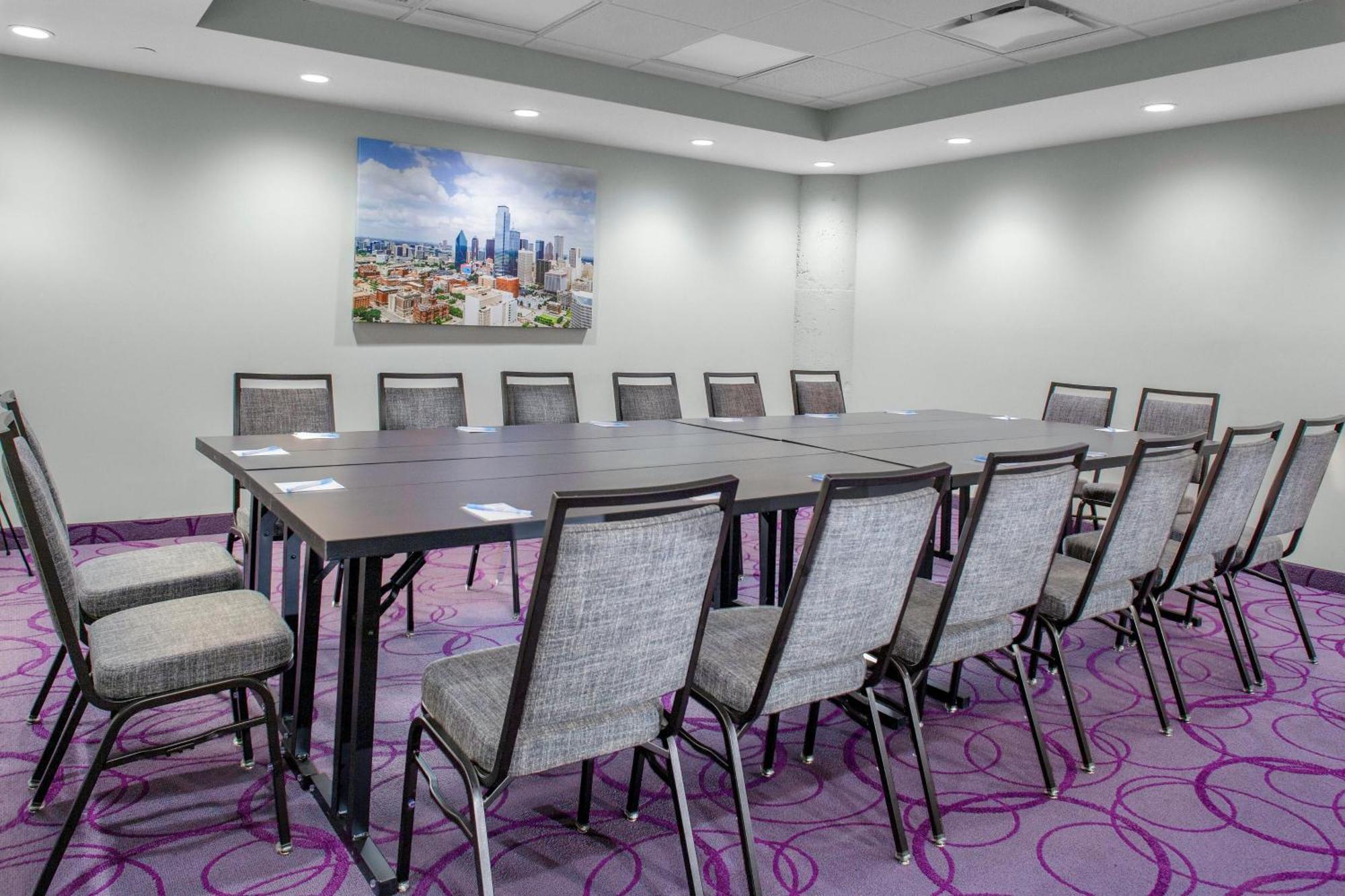 Towneplace Suites By Marriott Dallas Downtown Екстериор снимка