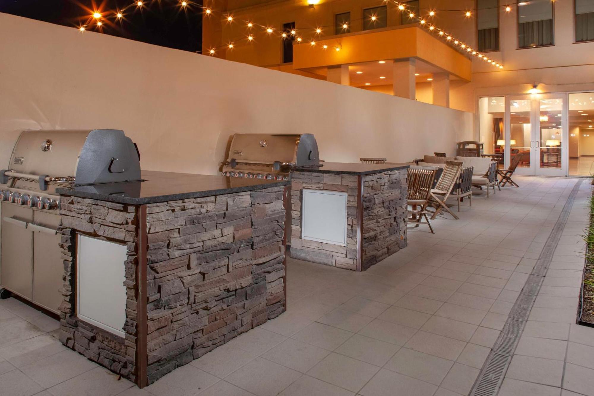 Towneplace Suites By Marriott Dallas Downtown Екстериор снимка